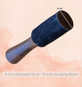 Load image into Gallery viewer, A singing bowl with a dark navy blue felt-covered top and a metallic bronze-toned handle, shown on a soft peach background with text indicating a 4 cm diameter suitable for a 6-11 inch singing bowl.