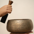 Load image into Gallery viewer, Mani Singing Bowl (E4 | 316 Hz)