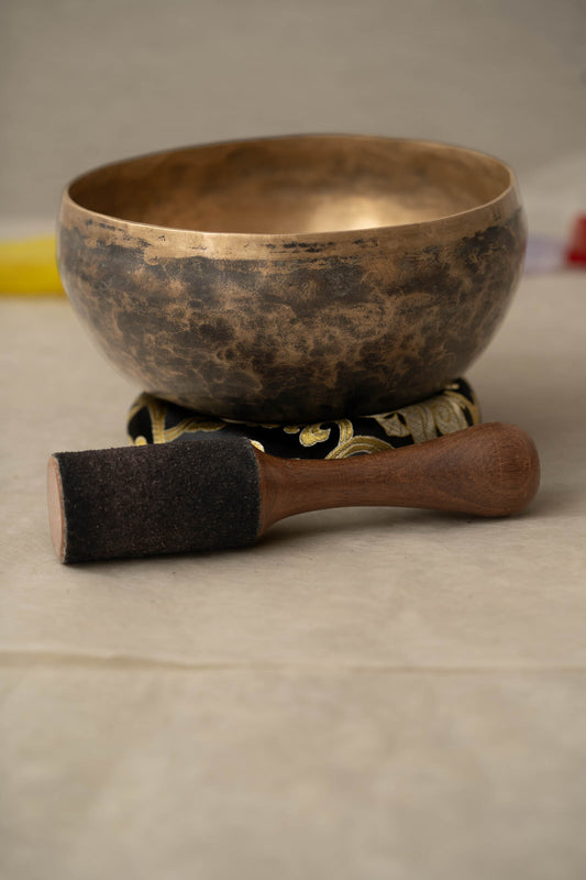 Handmade Kopre Himalayan singing bowl with cushion and wooden mallet”