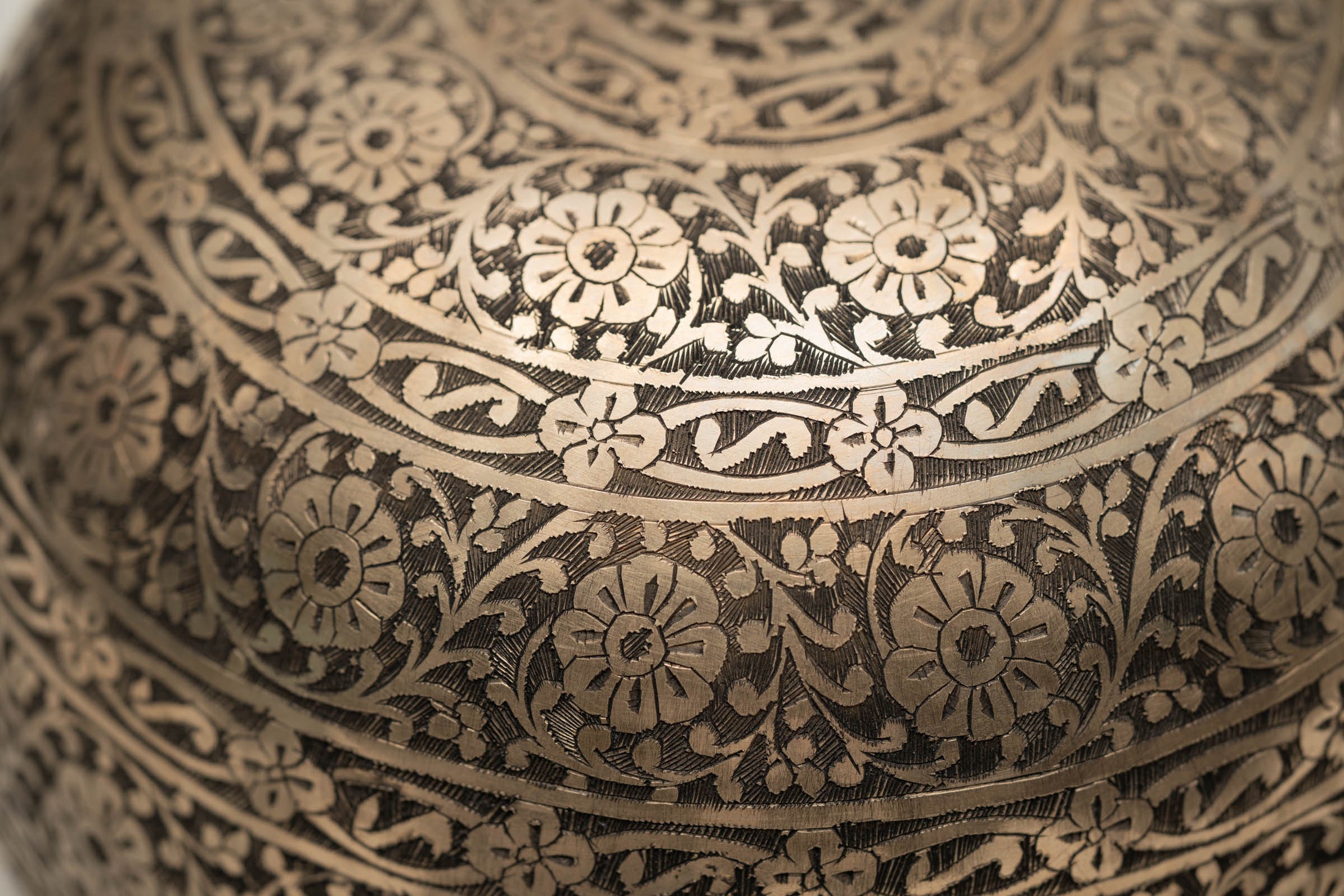 Handmade  Tibetan singing bowl with cushion and wooden mallet