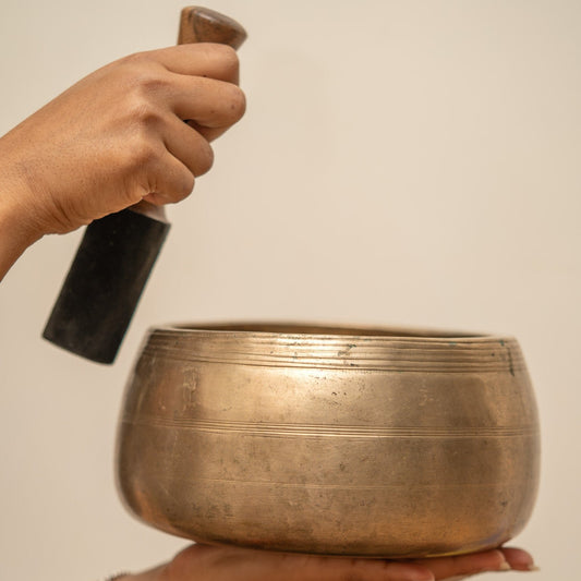 Mani Singing Bowl (D5 | 588 Hz)