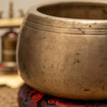 Load image into Gallery viewer, Mani Singing Bowl ( F5 | 675 Hz)
