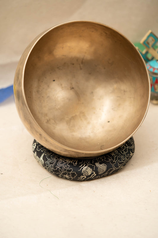 Kopre Singing Bowl for Crown and Root Chakra