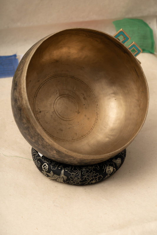 Kopre Singing Bowl for Crown and Heart Chakra - Antique Bowl