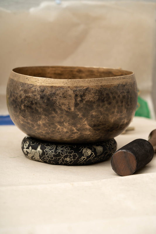 Kopre Singing Bowl for Crown and Heart Chakra - Antique Bowl
