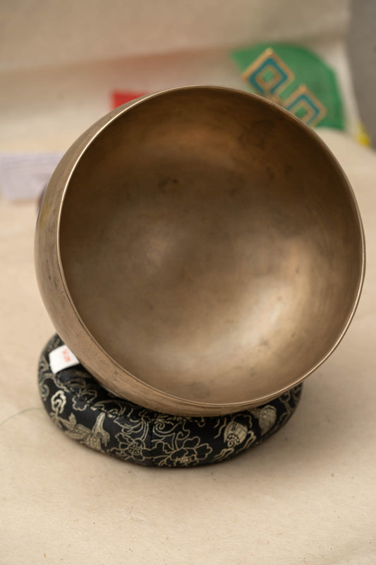Kopre Singing Bowl for Heart and Crown Chakra - Antique Bowl