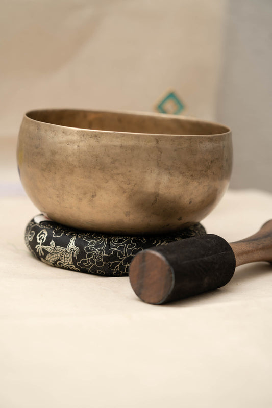 Kopre Singing Bowl for Heart and Crown Chakra - Antique Bowl