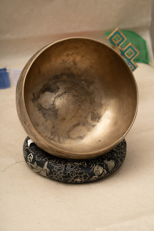 Kopre Singing Bowl for Heart and Third Eye Chakra - Antique Bowl