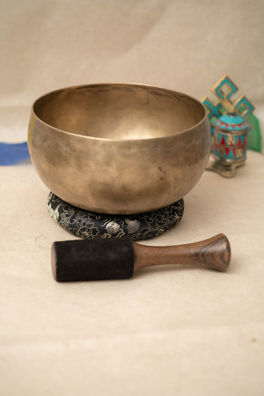 Kopre Singing Bowl for Crown and Heart Eye Chakra