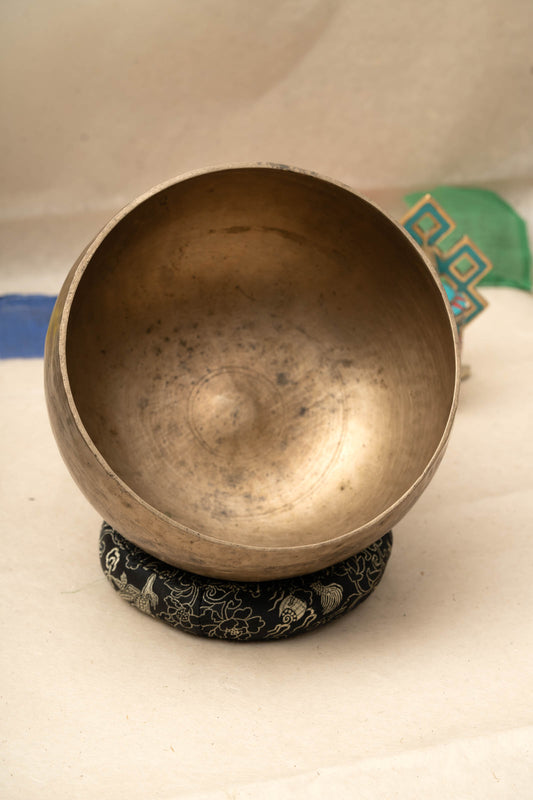 Kopre Singing Bowl for Crown and Heart Chakra - Antique Bowl