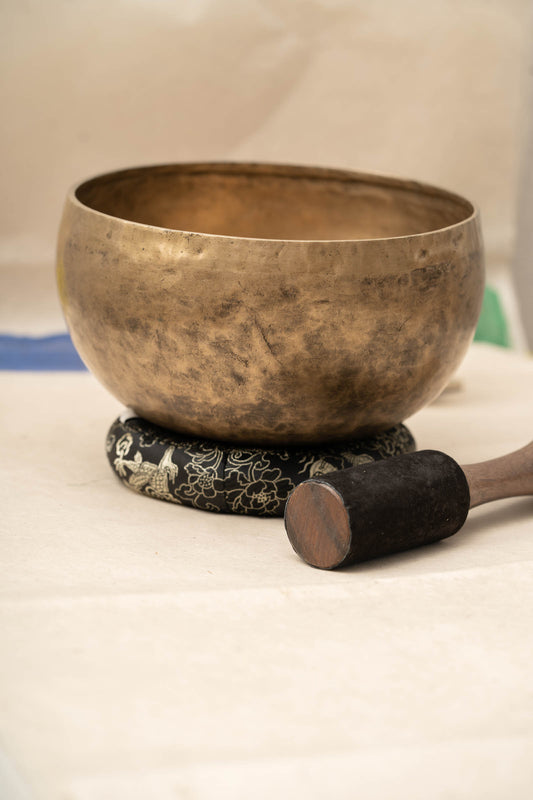Kopre Singing Bowl for Crown and Heart Chakra - Antique Bowl