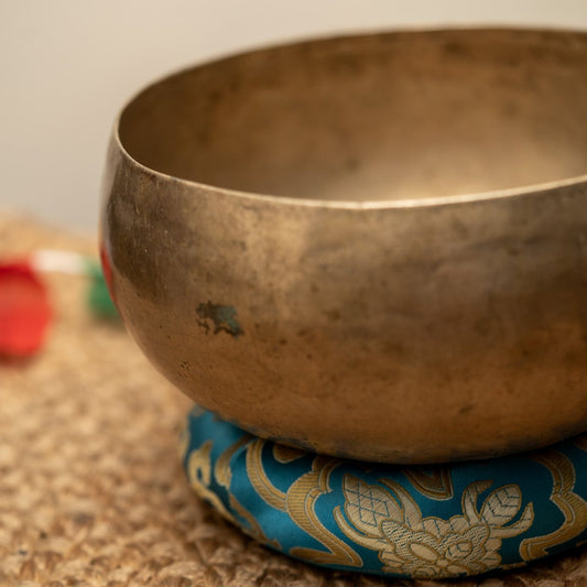 Thadobati Singing Bowl for Root and Third Eye Chakra