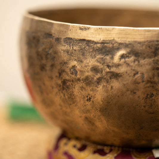 Thadobati Singing Bowl (Lower E3 & Higher A#4)